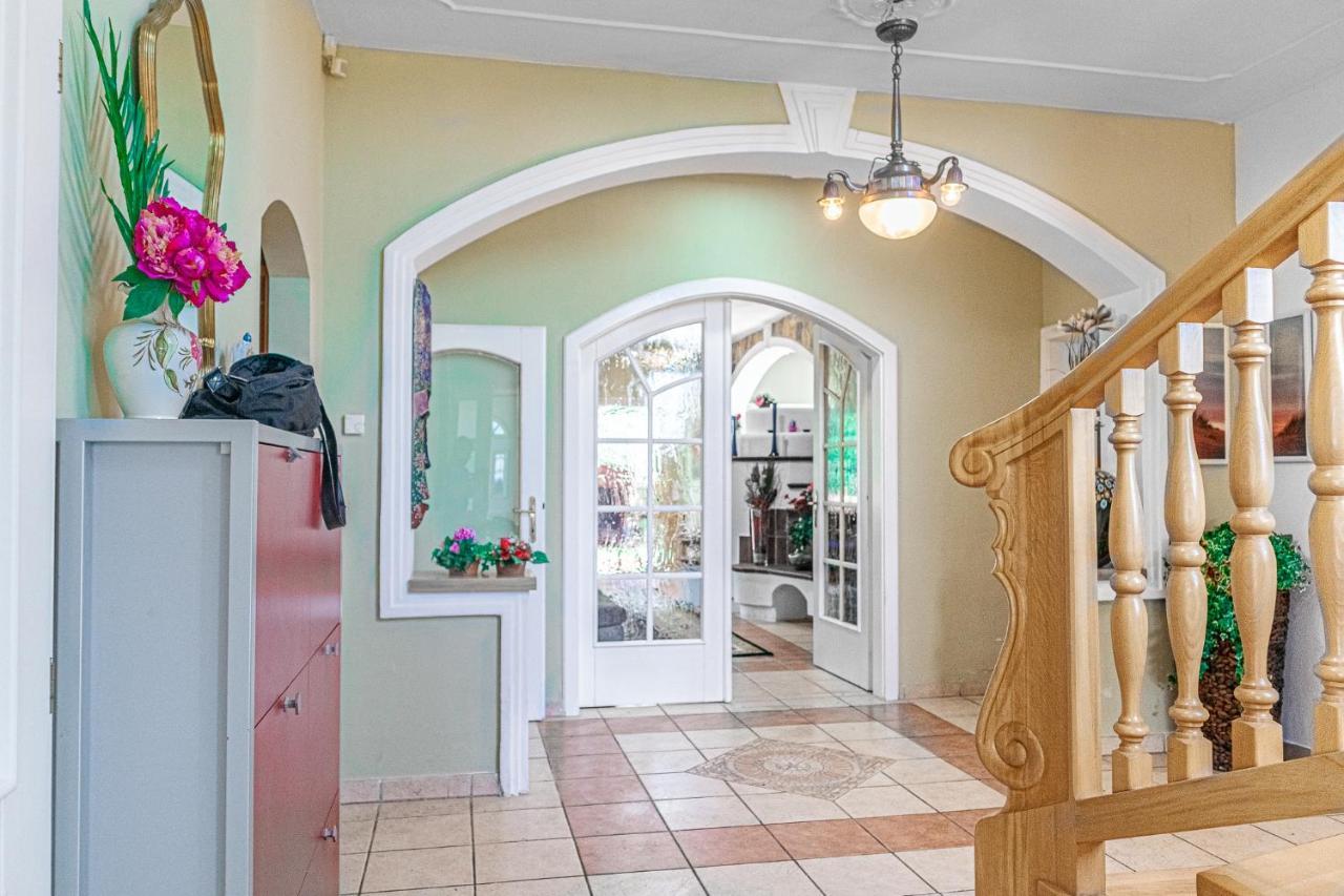 Exquisite Shared Villa - Your Private Room In This Beautiful Home Wien Exteriör bild