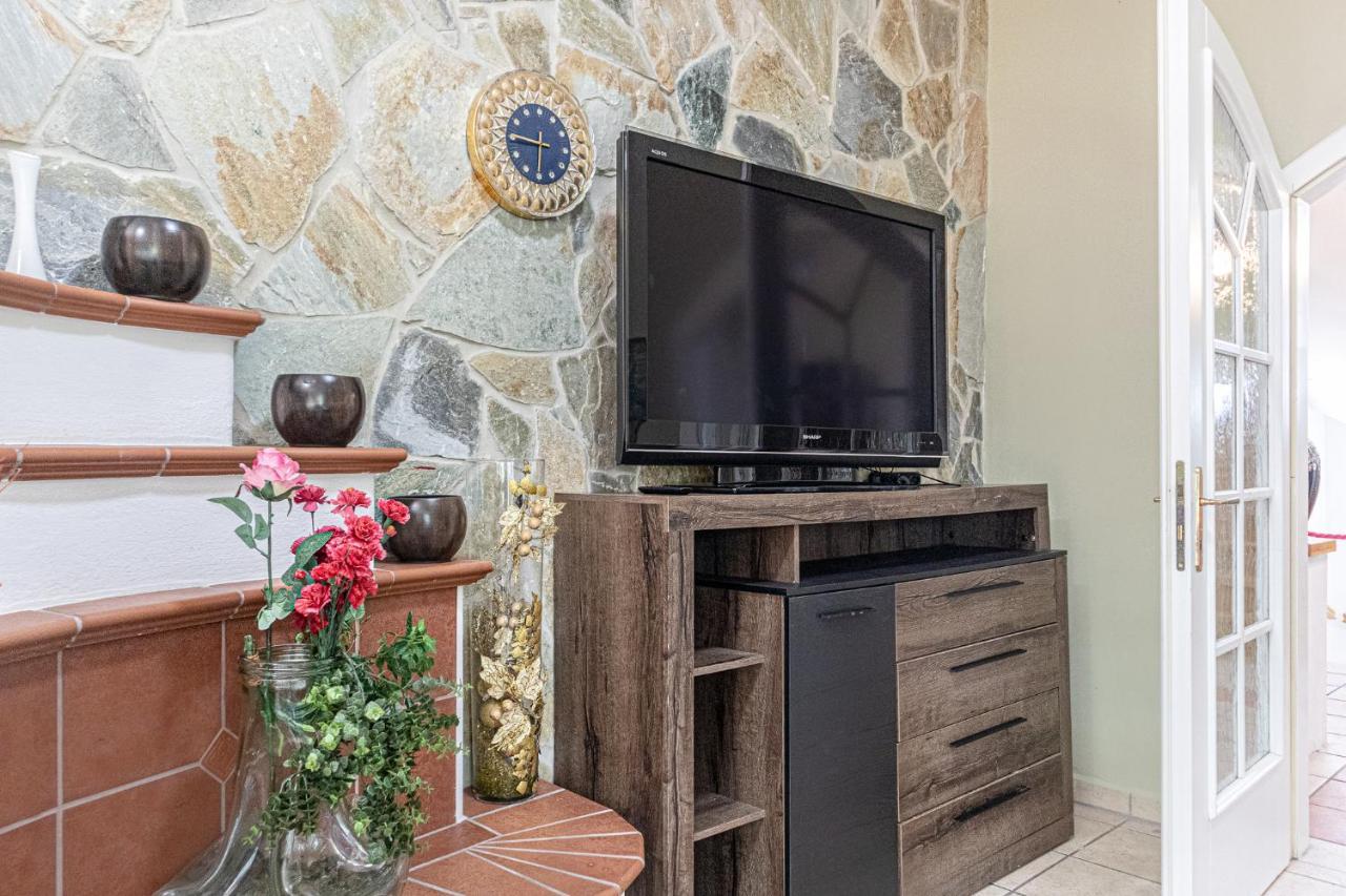 Exquisite Shared Villa - Your Private Room In This Beautiful Home Wien Exteriör bild