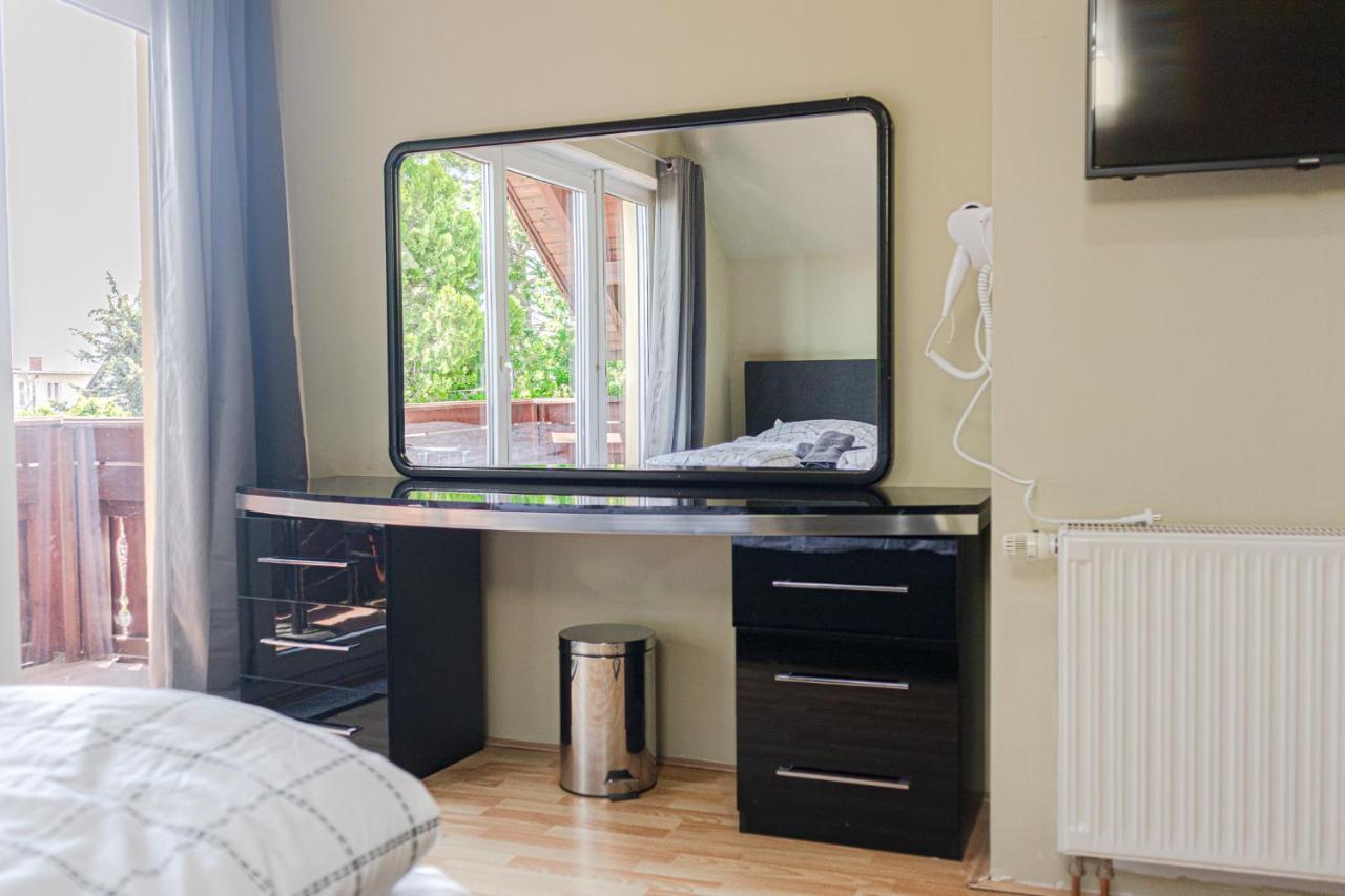 Exquisite Shared Villa - Your Private Room In This Beautiful Home Wien Exteriör bild