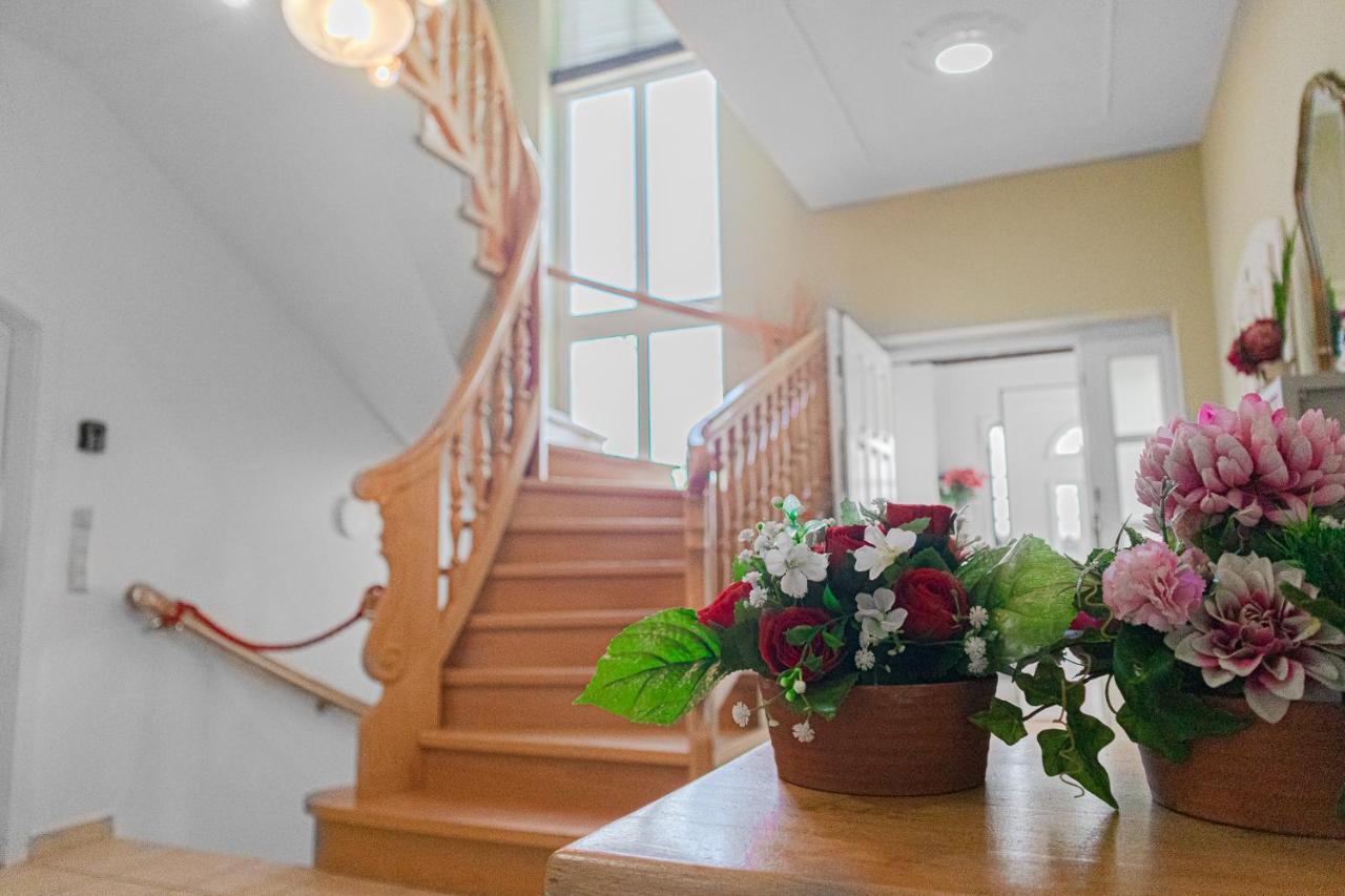 Exquisite Shared Villa - Your Private Room In This Beautiful Home Wien Exteriör bild