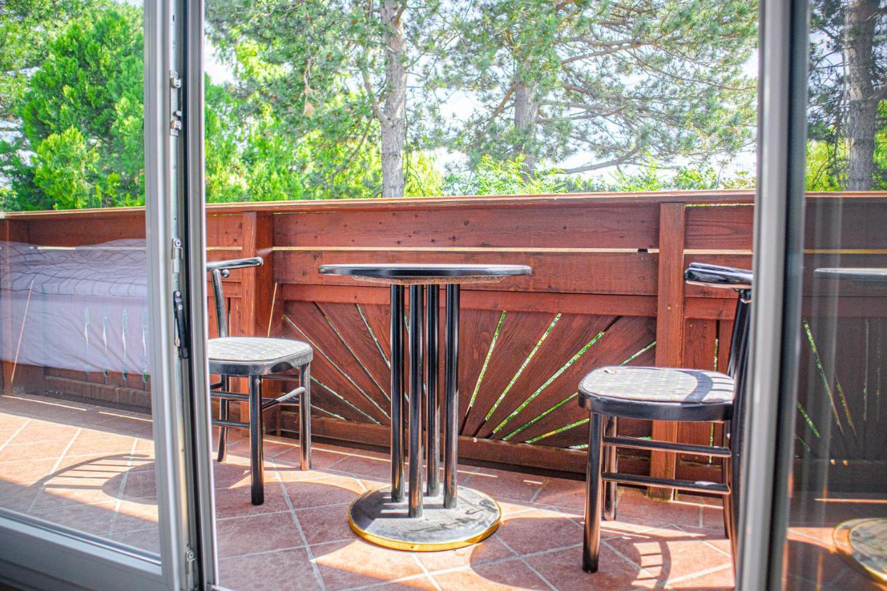 Exquisite Shared Villa - Your Private Room In This Beautiful Home Wien Exteriör bild