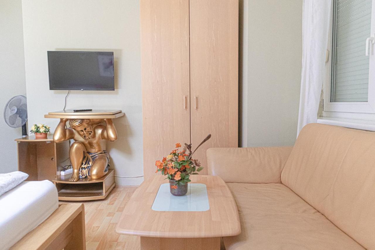 Exquisite Shared Villa - Your Private Room In This Beautiful Home Wien Exteriör bild
