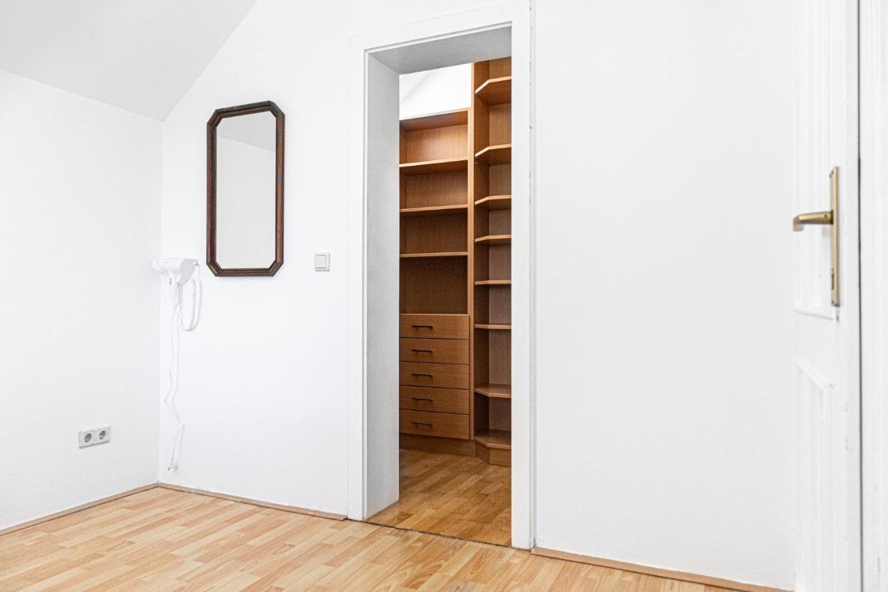 Exquisite Shared Villa - Your Private Room In This Beautiful Home Wien Exteriör bild