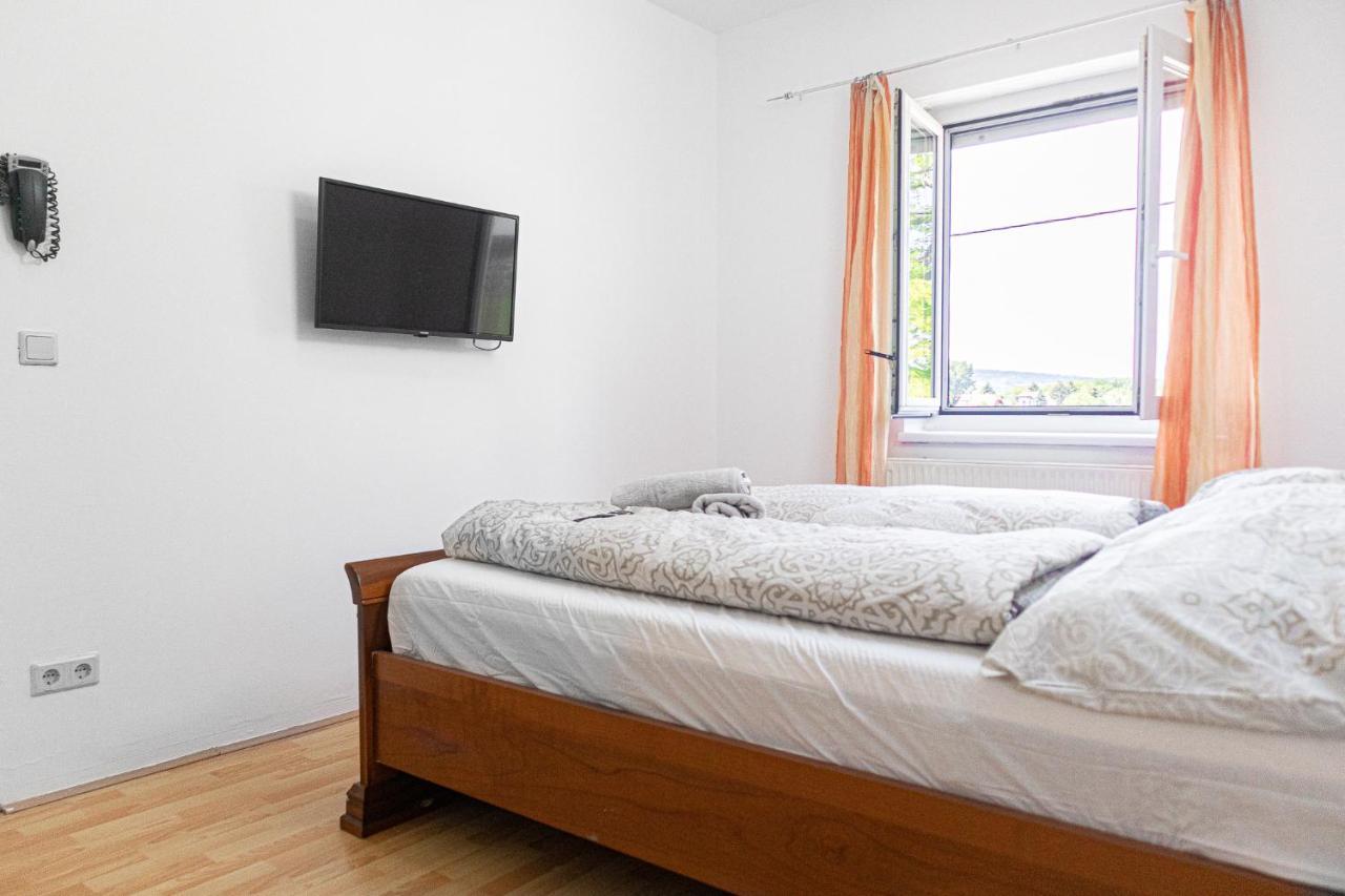 Exquisite Shared Villa - Your Private Room In This Beautiful Home Wien Exteriör bild