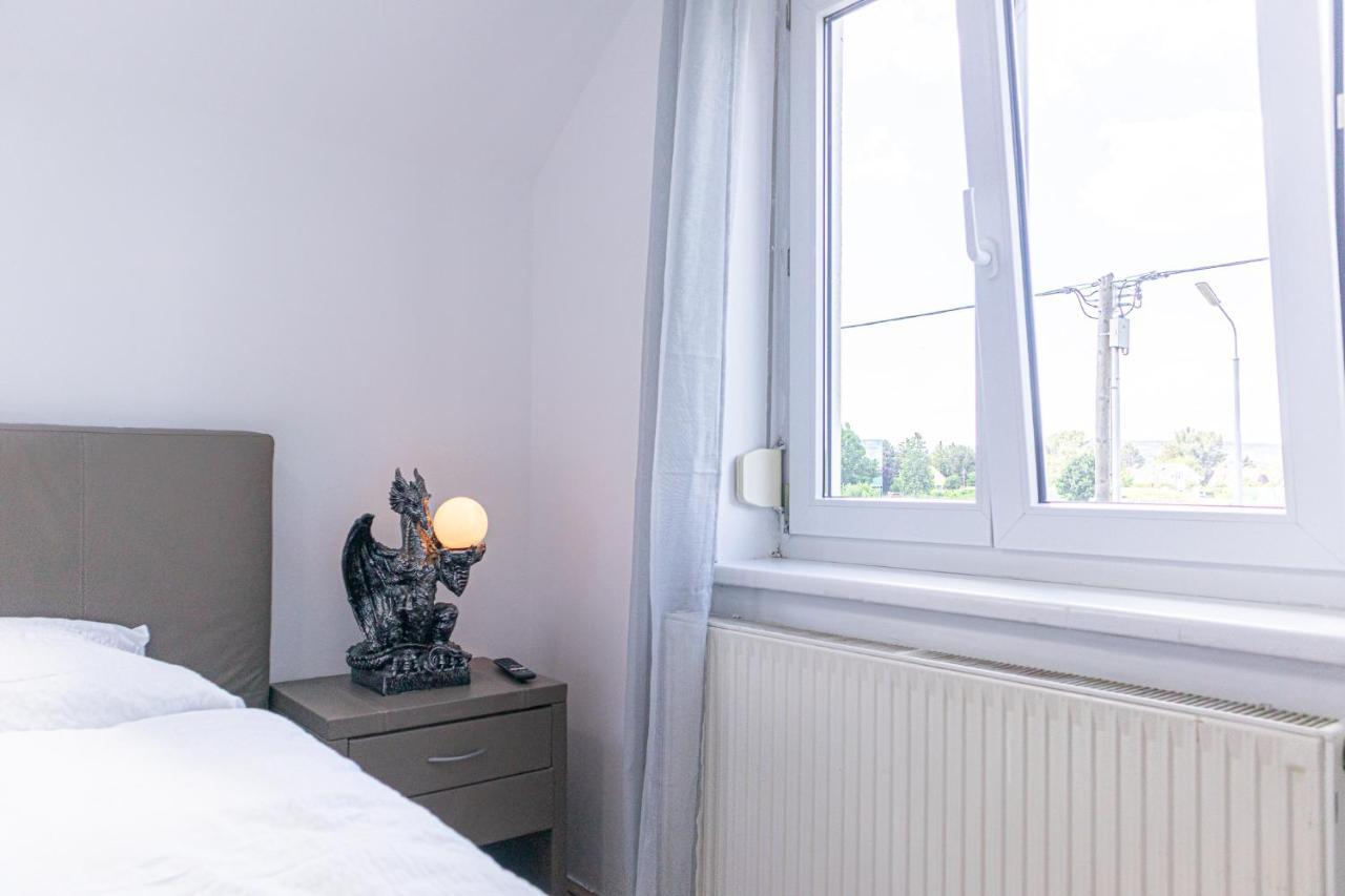 Exquisite Shared Villa - Your Private Room In This Beautiful Home Wien Exteriör bild