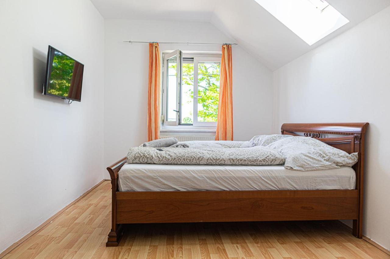 Exquisite Shared Villa - Your Private Room In This Beautiful Home Wien Exteriör bild