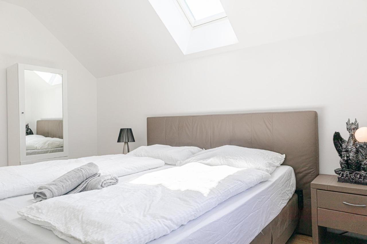 Exquisite Shared Villa - Your Private Room In This Beautiful Home Wien Exteriör bild