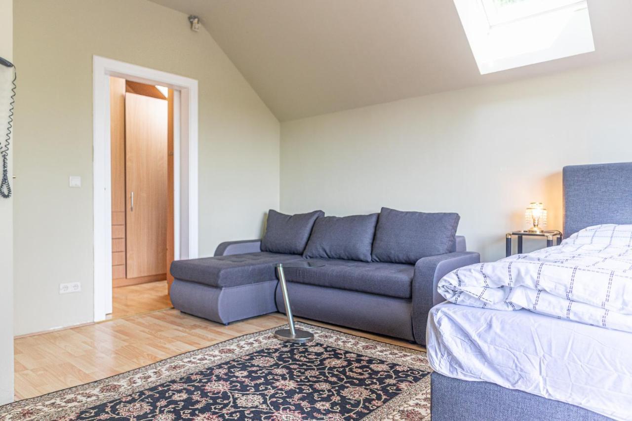 Exquisite Shared Villa - Your Private Room In This Beautiful Home Wien Exteriör bild